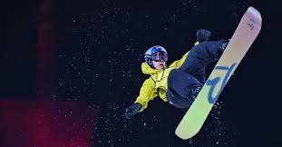 法兰克福球迷诺坎普燃放焰火投掷玻璃杯