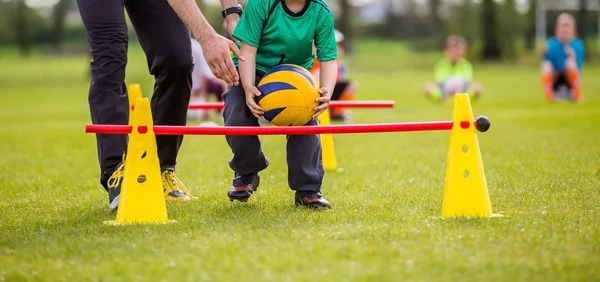 美媒：无论詹姆斯是否退役，这都将是他在湖人的最后一个赛季